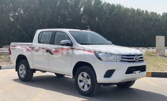 Sayi Imported Toyota Hilux White Mota in Import - Dubai a Ashanti Sayi Imported Toyota Hilux White Mota in Import - Dubai a Ashanti