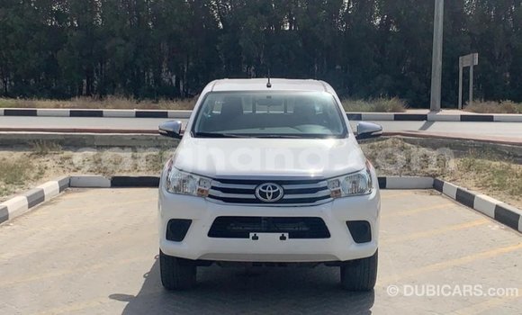 Sayi Imported Toyota Hilux White Mota in Import - Dubai a Ashanti Sayi Imported Toyota Hilux White Mota in Import - Dubai a Ashanti
