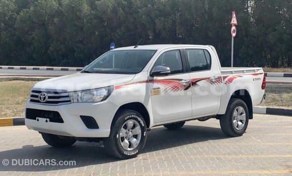 Sayi Imported Toyota Hilux White Mota in Import - Dubai a Ashanti Sayi Imported Toyota Hilux White Mota in Import - Dubai a Ashanti