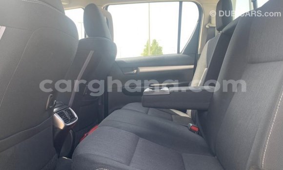 Sayi Imported Toyota Hilux White Mota in Import - Dubai a Ashanti Sayi Imported Toyota Hilux White Mota in Import - Dubai a Ashanti