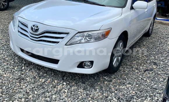 Sayi Na hannu Toyota Camry White Mota in Tema a Greater Accra Sayi Na hannu Toyota Camry White Mota in Tema a Greater Accra