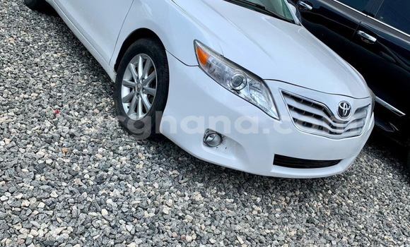 Sayi Na hannu Toyota Camry White Mota in Tema a Greater Accra Sayi Na hannu Toyota Camry White Mota in Tema a Greater Accra