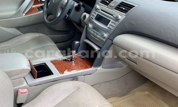 Sayi Na hannu Toyota Camry White Mota in Tema a Greater Accra Sayi Na hannu Toyota Camry White Mota in Tema a Greater Accra
