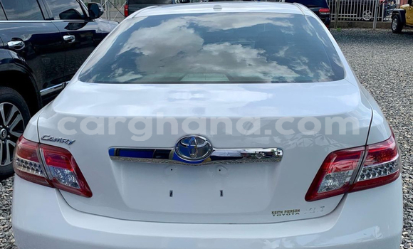 Sayi Na hannu Toyota Camry White Mota in Tema a Greater Accra Sayi Na hannu Toyota Camry White Mota in Tema a Greater Accra