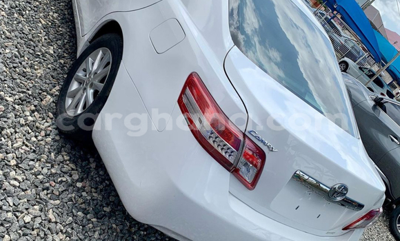 Sayi Na hannu Toyota Camry White Mota in Tema a Greater Accra Sayi Na hannu Toyota Camry White Mota in Tema a Greater Accra
