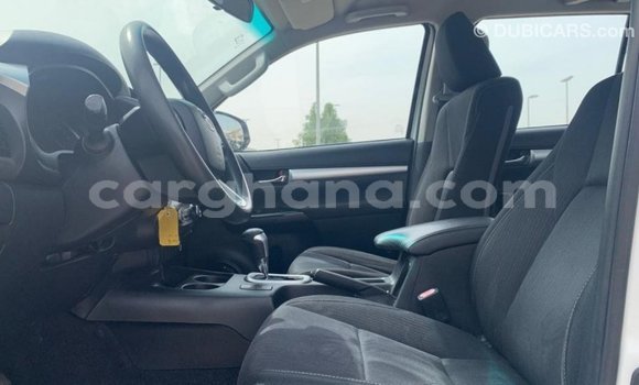 Ra Imported Toyota Hilux funfun Ọkọ̀ in Import - Dubai ni Ashanti Ra Imported Toyota Hilux funfun Ọkọ̀ in Import - Dubai ni Ashanti