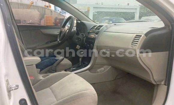 Sayi Na hannu Toyota Corolla White Mota in Accra a Greater Accra Sayi Na hannu Toyota Corolla White Mota in Accra a Greater Accra