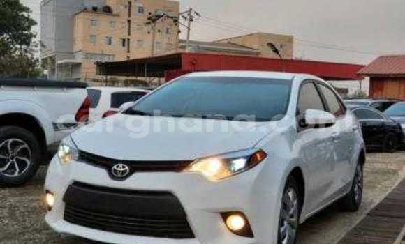 Ra Àlòkù Toyota Corolla funfun Ọkọ̀ in Accra ni Greater Accra