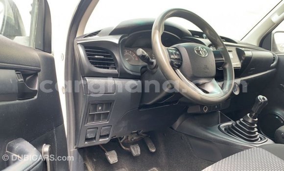 Sayi Imported Toyota Hilux White Mota in Import - Dubai a Ashanti Sayi Imported Toyota Hilux White Mota in Import - Dubai a Ashanti