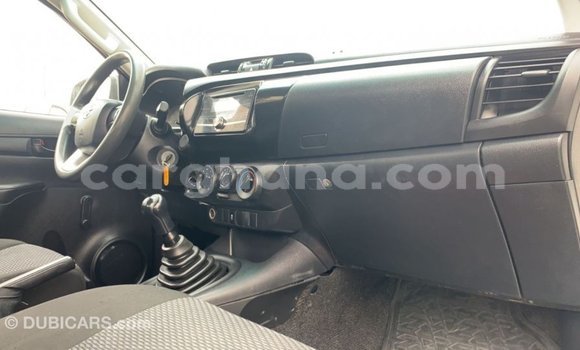 Sayi Imported Toyota Hilux White Mota in Import - Dubai a Ashanti Sayi Imported Toyota Hilux White Mota in Import - Dubai a Ashanti