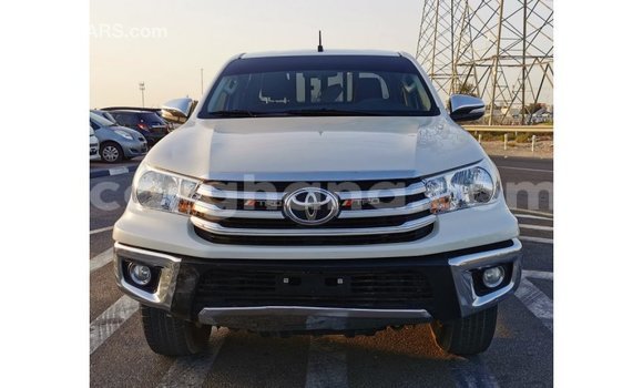 Ra Imported Toyota Hilux funfun Ọkọ̀ in Import - Dubai ni Ashanti Ra Imported Toyota Hilux funfun Ọkọ̀ in Import - Dubai ni Ashanti