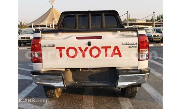 Ra Imported Toyota Hilux funfun Ọkọ̀ in Import - Dubai ni Ashanti Ra Imported Toyota Hilux funfun Ọkọ̀ in Import - Dubai ni Ashanti