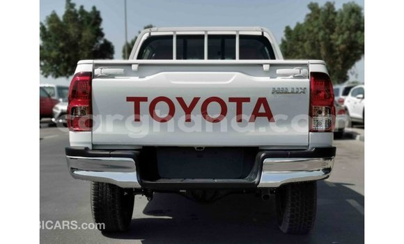 Sayi Imported Toyota Hilux White Mota in Import - Dubai a Ashanti Sayi Imported Toyota Hilux White Mota in Import - Dubai a Ashanti