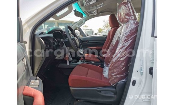 Sayi Imported Toyota Hilux White Mota in Import - Dubai a Ashanti Sayi Imported Toyota Hilux White Mota in Import - Dubai a Ashanti