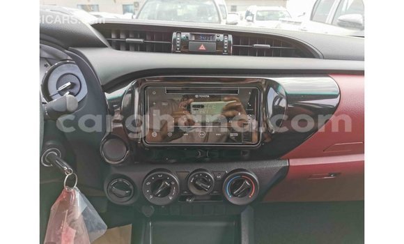 Sayi Imported Toyota Hilux White Mota in Import - Dubai a Ashanti Sayi Imported Toyota Hilux White Mota in Import - Dubai a Ashanti