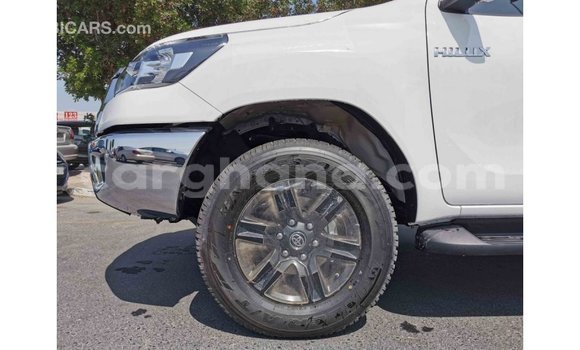 Sayi Imported Toyota Hilux White Mota in Import - Dubai a Ashanti Sayi Imported Toyota Hilux White Mota in Import - Dubai a Ashanti