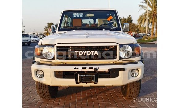 Sayi Imported Toyota Land Cruiser White Mota in Import - Dubai a Ashanti Sayi Imported Toyota Land Cruiser White Mota in Import - Dubai a Ashanti