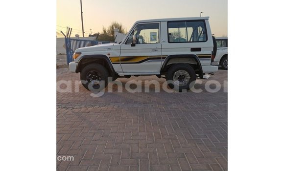 Sayi Imported Toyota Land Cruiser White Mota in Import - Dubai a Ashanti Sayi Imported Toyota Land Cruiser White Mota in Import - Dubai a Ashanti