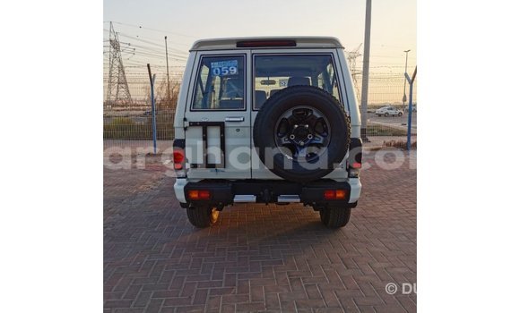Sayi Imported Toyota Land Cruiser White Mota in Import - Dubai a Ashanti Sayi Imported Toyota Land Cruiser White Mota in Import - Dubai a Ashanti