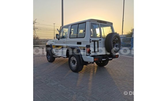 Sayi Imported Toyota Land Cruiser White Mota in Import - Dubai a Ashanti Sayi Imported Toyota Land Cruiser White Mota in Import - Dubai a Ashanti