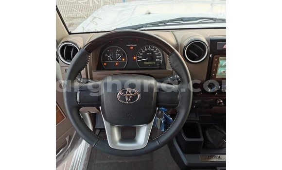 Sayi Imported Toyota Land Cruiser White Mota in Import - Dubai a Ashanti Sayi Imported Toyota Land Cruiser White Mota in Import - Dubai a Ashanti