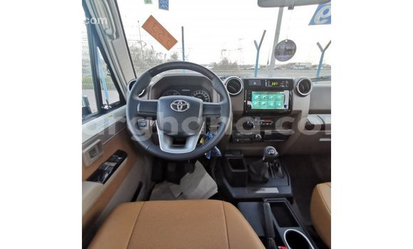 Sayi Imported Toyota Land Cruiser White Mota in Import - Dubai a Ashanti Sayi Imported Toyota Land Cruiser White Mota in Import - Dubai a Ashanti