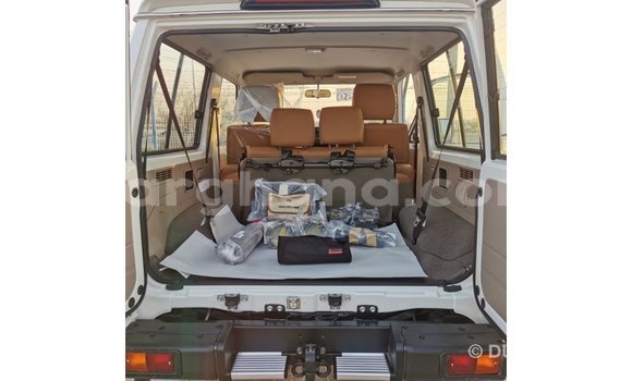 Sayi Imported Toyota Land Cruiser White Mota in Import - Dubai a Ashanti Sayi Imported Toyota Land Cruiser White Mota in Import - Dubai a Ashanti
