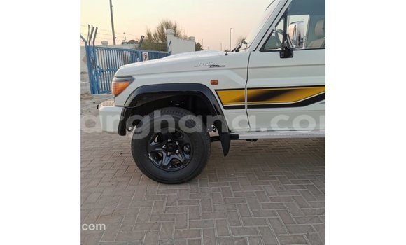 Sayi Imported Toyota Land Cruiser White Mota in Import - Dubai a Ashanti Sayi Imported Toyota Land Cruiser White Mota in Import - Dubai a Ashanti