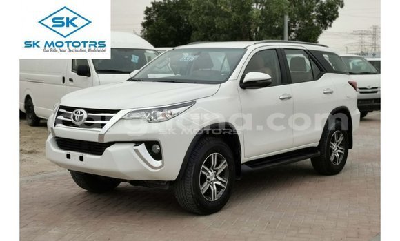 Sayi Imported Toyota Fortuner White Mota in Import - Dubai a Ashanti Sayi Imported Toyota Fortuner White Mota in Import - Dubai a Ashanti