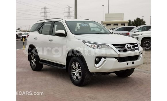 Sayi Imported Toyota Fortuner White Mota in Import - Dubai a Ashanti Sayi Imported Toyota Fortuner White Mota in Import - Dubai a Ashanti