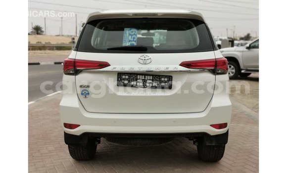 Sayi Imported Toyota Fortuner White Mota in Import - Dubai a Ashanti Sayi Imported Toyota Fortuner White Mota in Import - Dubai a Ashanti