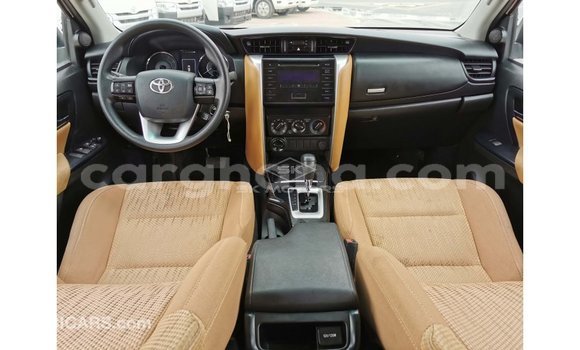 Sayi Imported Toyota Fortuner White Mota in Import - Dubai a Ashanti Sayi Imported Toyota Fortuner White Mota in Import - Dubai a Ashanti