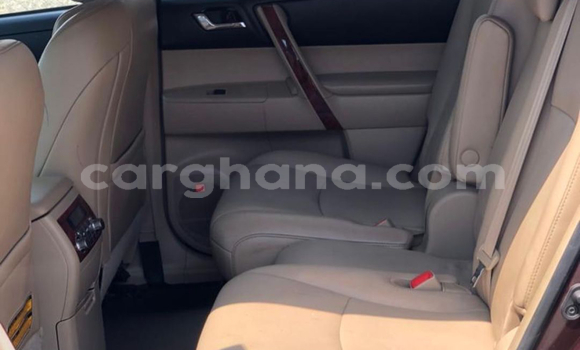 Ra Àlòkù Toyota Highlander Red Ọkọ̀ in Tema ni Greater Accra Ra Àlòkù Toyota Highlander Red Ọkọ̀ in Tema ni Greater Accra