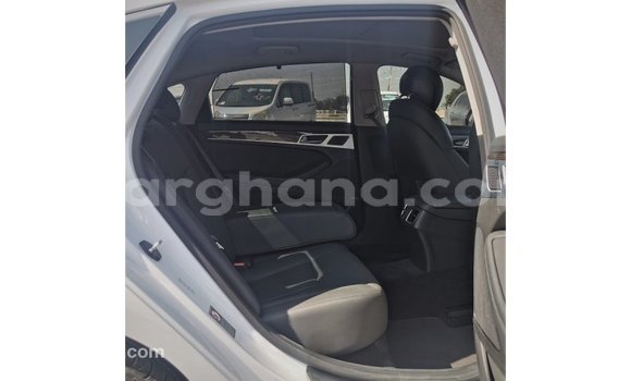 Sayi Imported Hyundai Genesis White Mota in Import - Dubai a Ashanti Sayi Imported Hyundai Genesis White Mota in Import - Dubai a Ashanti
