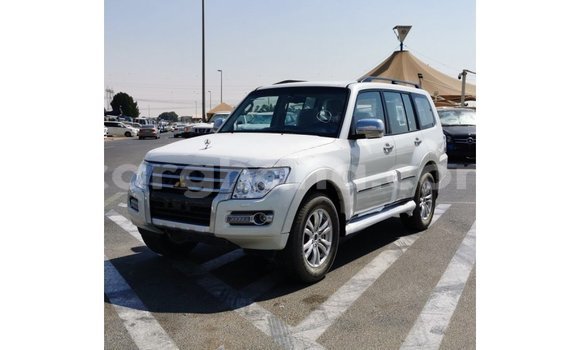 Sayi Imported Mitsubishi Pajero White Mota in Import - Dubai a Ashanti