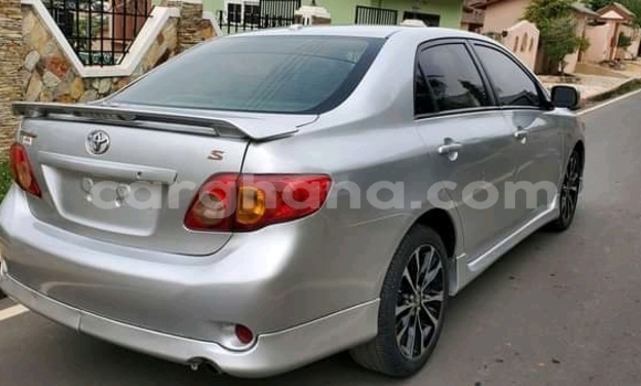 Ra Àlòkù Toyota Corolla Silver Ọkọ̀ in Accra ni Greater Accra