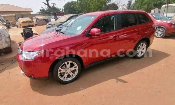 Ra Àlòkù Mitsubishi Eterna Red Ọkọ̀ in Accra ni Greater Accra