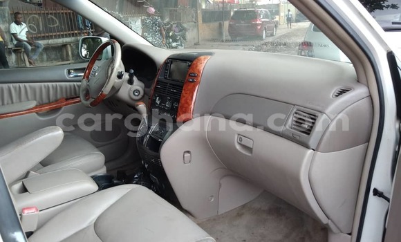 Buy Used Toyota Sienna White Car in Sekondi–Takoradi Metropolitan in Western Buy Used Toyota Sienna White Car in Sekondi–Takoradi Metropolitan in Western