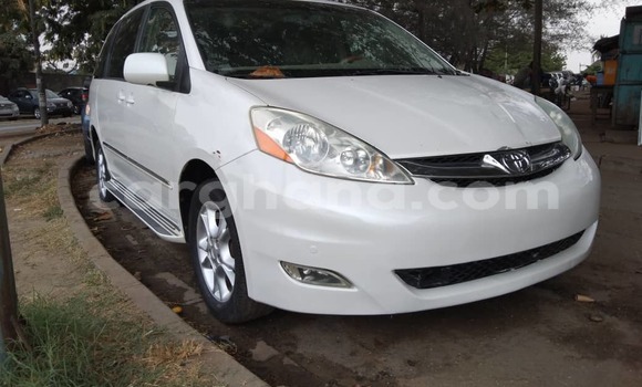 Buy Used Toyota Sienna White Car in Sekondi–Takoradi Metropolitan in Western Buy Used Toyota Sienna White Car in Sekondi–Takoradi Metropolitan in Western