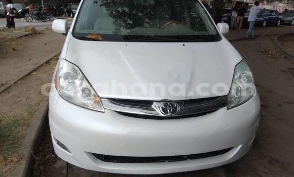 Buy Used Toyota Sienna White Car in Sekondi–Takoradi Metropolitan in Western Buy Used Toyota Sienna White Car in Sekondi–Takoradi Metropolitan in Western