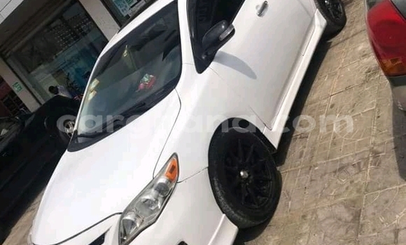 Ra Àlòkù Toyota Corolla funfun Ọkọ̀ in Accra ni Greater Accra