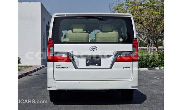 Ra Imported Toyota Granvia funfun Ọkọ̀ in Import - Dubai ni Ashanti Ra Imported Toyota Granvia funfun Ọkọ̀ in Import - Dubai ni Ashanti