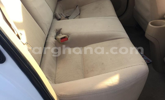 Sayi Na hannu Toyota Yaris White Mota in Tema a Greater Accra Sayi Na hannu Toyota Yaris White Mota in Tema a Greater Accra