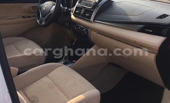 Sayi Na hannu Toyota Yaris White Mota in Tema a Greater Accra Sayi Na hannu Toyota Yaris White Mota in Tema a Greater Accra