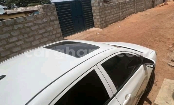 Sayi Na hannu Toyota Corolla White Mota in Accra a Greater Accra Sayi Na hannu Toyota Corolla White Mota in Accra a Greater Accra