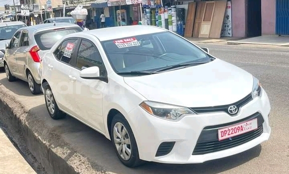 Sayi Na hannu Toyota Corolla White Mota in Accra a Greater Accra Sayi Na hannu Toyota Corolla White Mota in Accra a Greater Accra