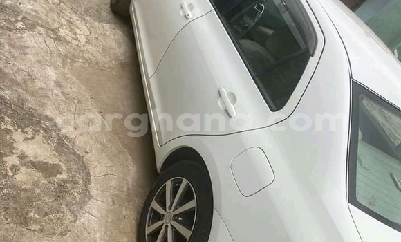 Ra Àlòkù Toyota Belta funfun Ọkọ̀ in Accra ni Greater Accra Ra Àlòkù Toyota Belta funfun Ọkọ̀ in Accra ni Greater Accra