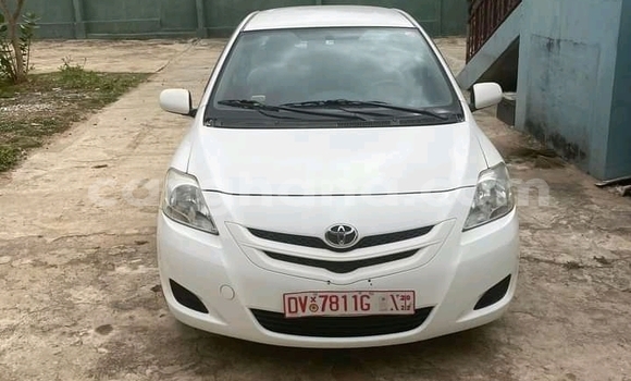 Ra Àlòkù Toyota Belta funfun Ọkọ̀ in Accra ni Greater Accra Ra Àlòkù Toyota Belta funfun Ọkọ̀ in Accra ni Greater Accra