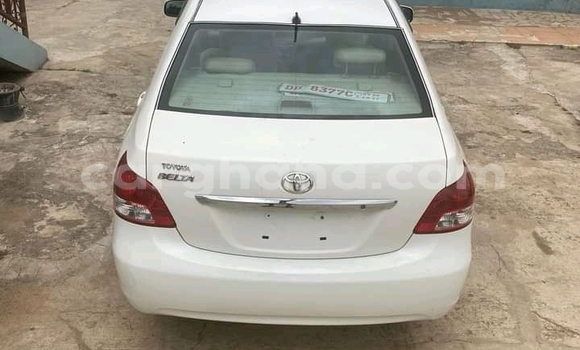 Ra Àlòkù Toyota Belta funfun Ọkọ̀ in Accra ni Greater Accra Ra Àlòkù Toyota Belta funfun Ọkọ̀ in Accra ni Greater Accra