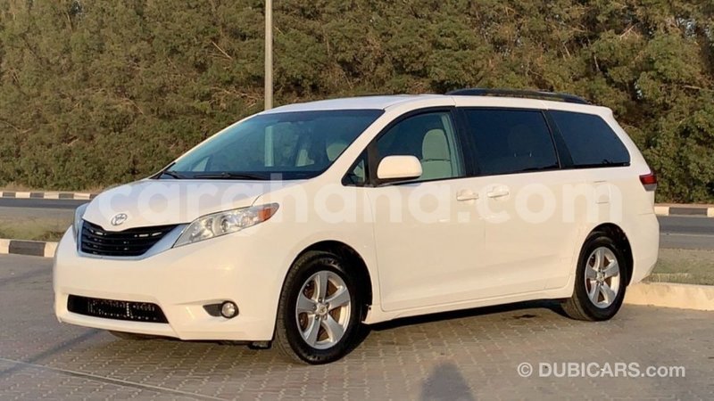 Big with watermark toyota sienna ashanti import dubai 41912